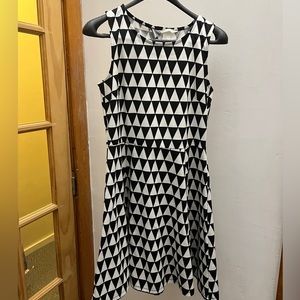 Optical Illusion Cut Out Back Black and White Dress H&M Sleeveless Midi Skater M